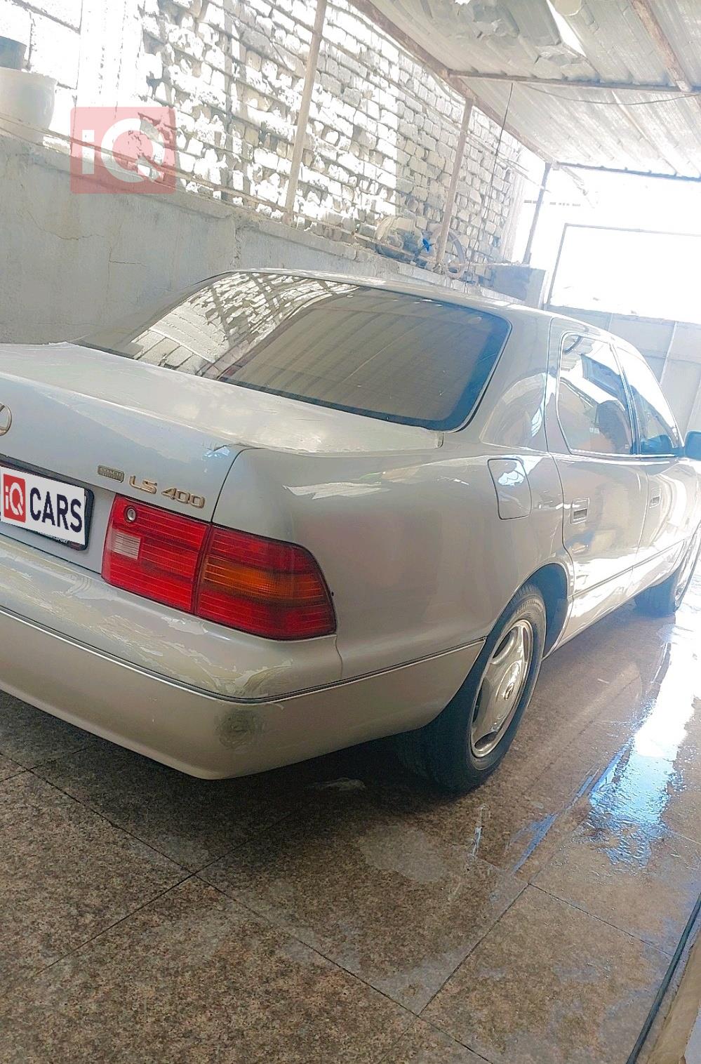 Lexus LS
